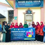 DWP UIN Ar-Raniry Bagikan Paket Ramadhan dan Idul Fitri untuk Kaum Dhuafa